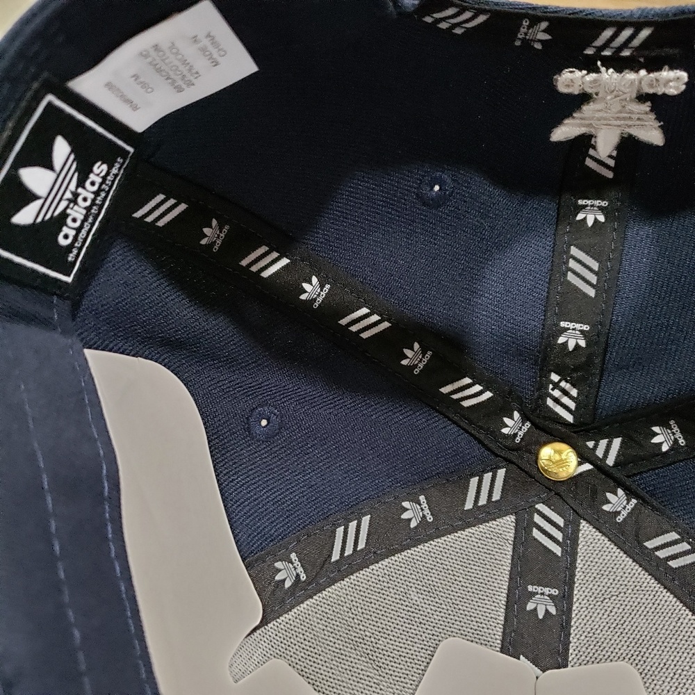 New Adidas Trefoil Chain Snapback Baseball Hat - Picture 6 of 7